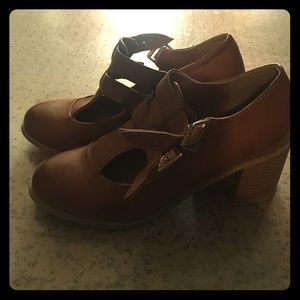 Cognac buckle shoes
