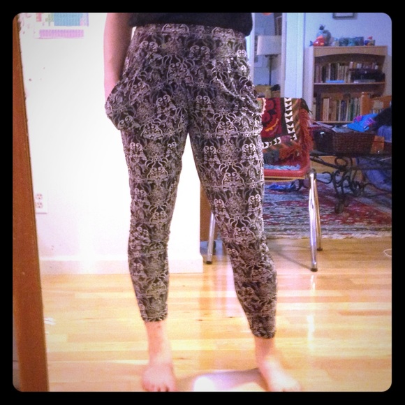 Black and White patterned stretchy Pant