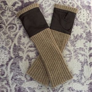 Carolina Amato fingerless gloves