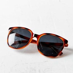 URBAN OUTFITTERS SUNGLASSES 😎