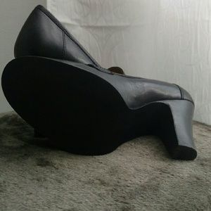 Guess Shoes - Guess Black Pumps Leather Heels Size 8.5 Guess Shoes - Guess Black Pumps Leather Heels Size 8.5