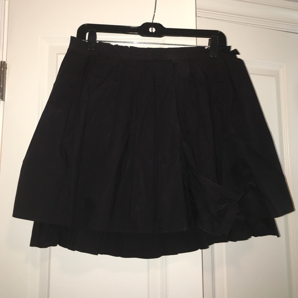 Black mini skirt - Picture 1 of 4