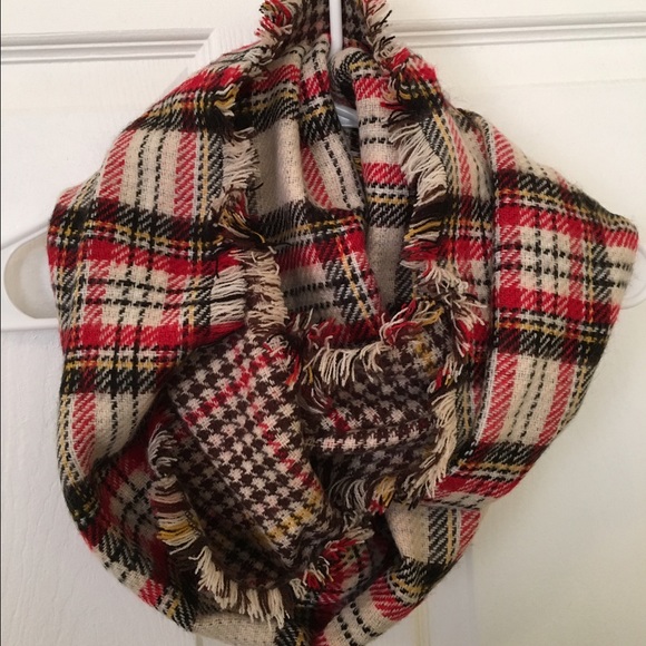 Accessories - Plaid infinity scarf