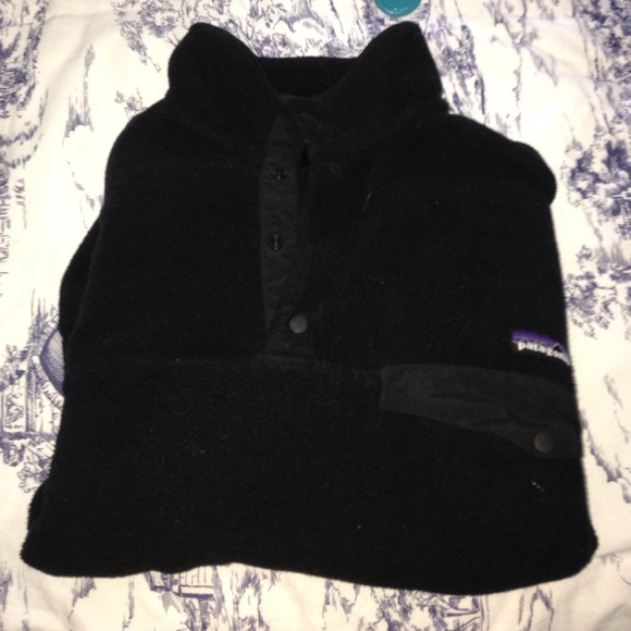 MEN's black patagonia snap