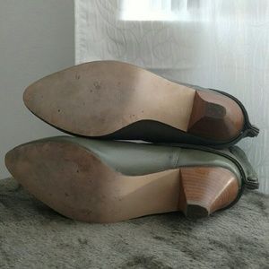 Urban Outfitters Shoes - Vintage Style Gray Leather Booties Short Heel Sz 8 Urban Outfitters Shoes - Vintage Style Gray Leather Booties Short Heel Sz 8