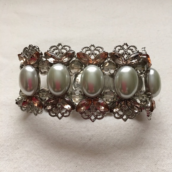 Faux pearl stretch bracelet