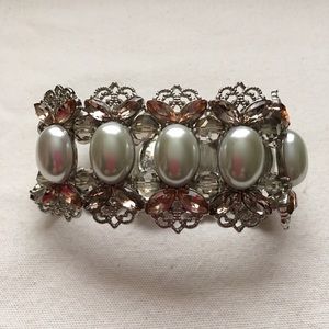 Faux pearl stretch bracelet