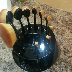 Oval Brushes with or without Stand