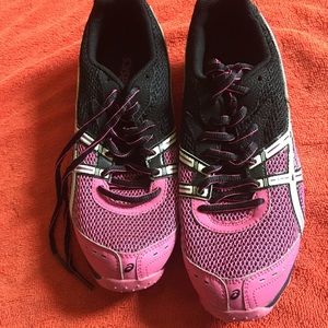 Track shoes with spikes