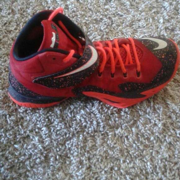 Lebron's/Nikes - Picture 2 of 2