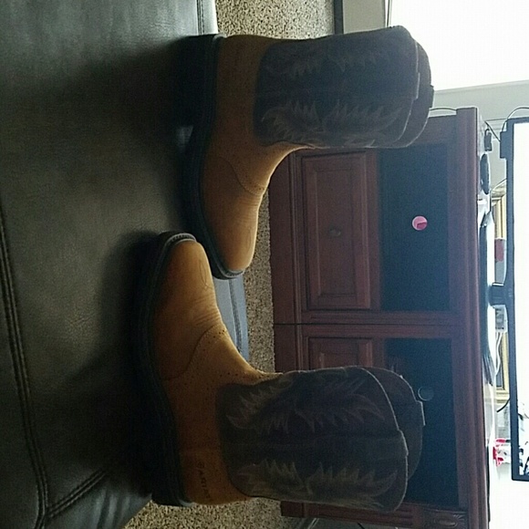 ARIAT BOOTS