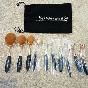 Oval Brush Set. 7 new brushes & 3 used one time
