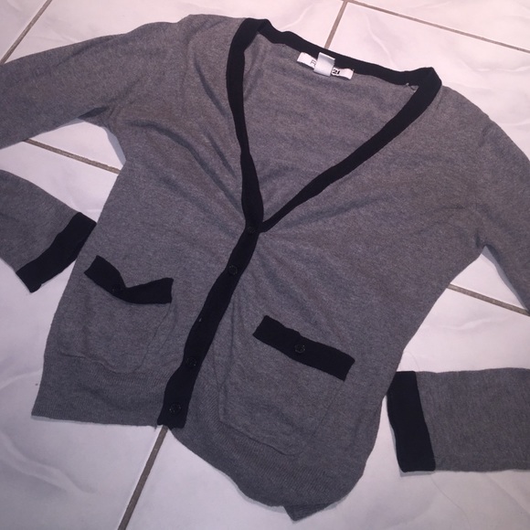 ❗️SALE❗️Grey and black trimmed Cardigan Sz Medium
