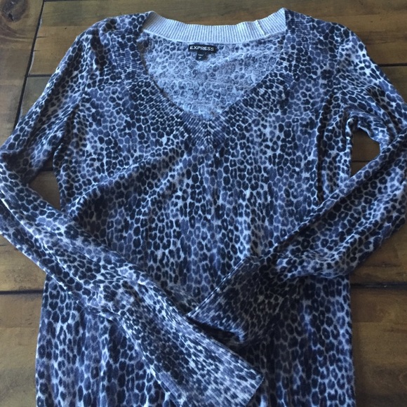 Classy leopard print slim fit sweater