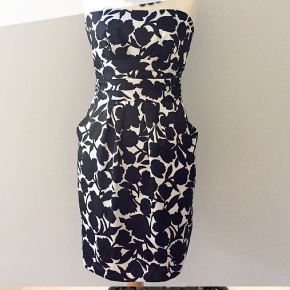 Strapless dress with pockets