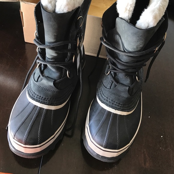 Sorel caribou boots - Picture 2 of 3