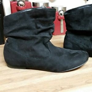 Black Pull-on Boots
