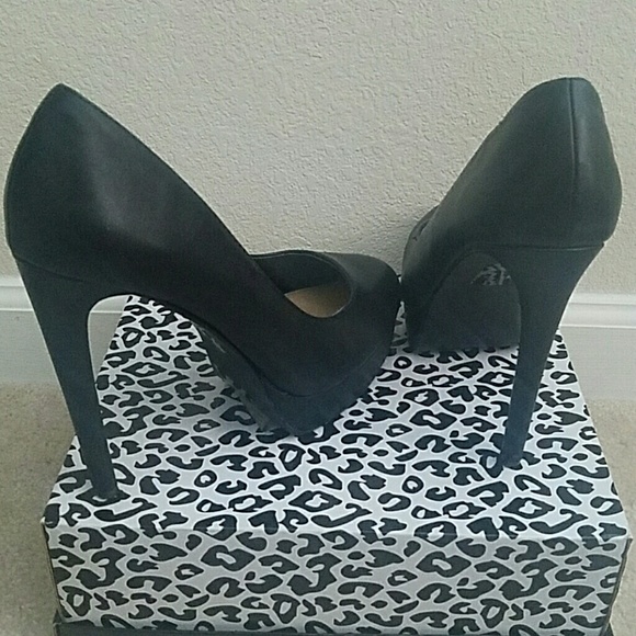 Black Round Toe Platform Forever 21 Pump Heels