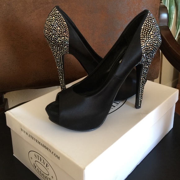 Shoes - Picture 2 of 2