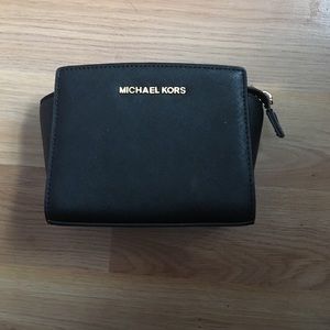 Michael kors crossbody
