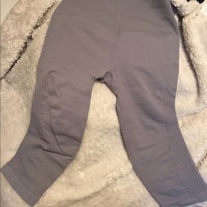 Lululemon Light Grey Seamless Crop size 6