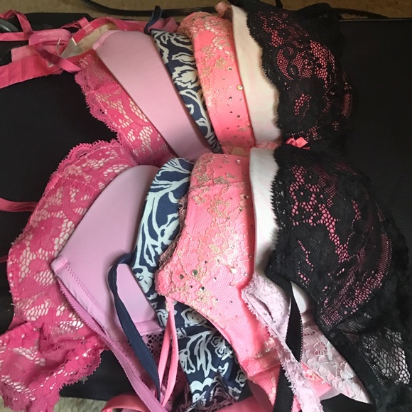 4 Victoria's Secret bras and 2 aerie bras.