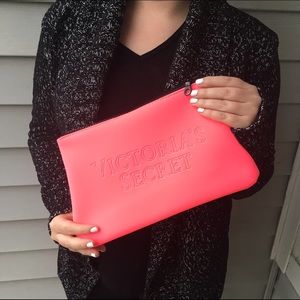 NWT VICTORIAS SECRET "BEACH" BAG