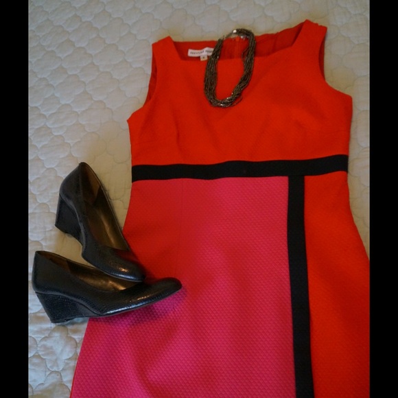 Mod-style dress with eye-catching colors!