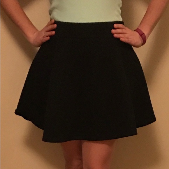 H&M Dresses & Skirts - Short black skater skirt