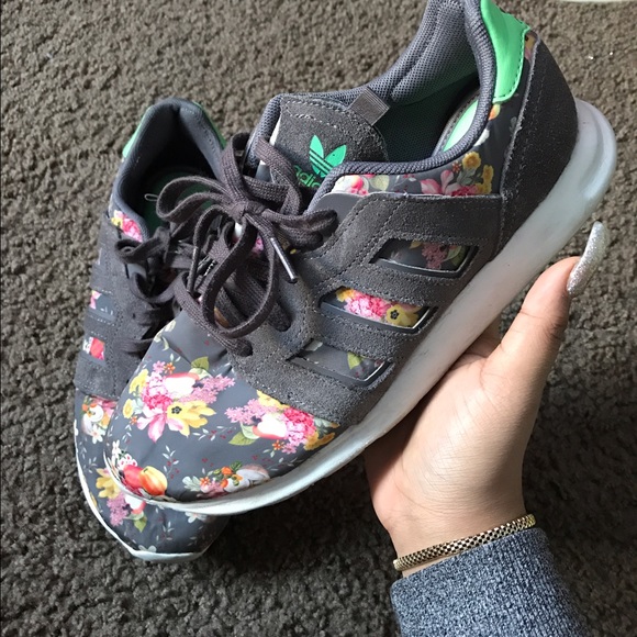 Adidas running sneakers👑