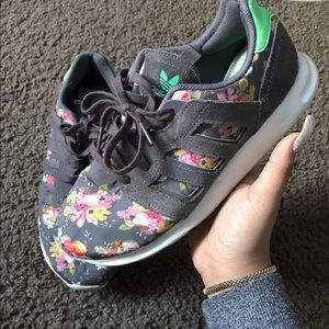 Adidas running sneakers👑