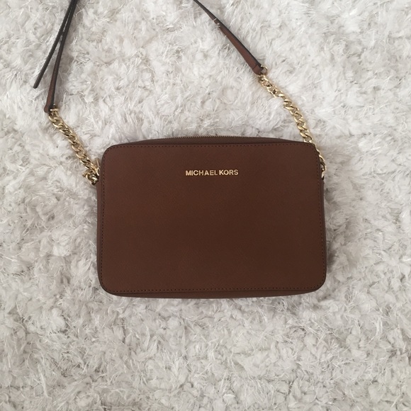 EUC Michael Kors jet set crossbody