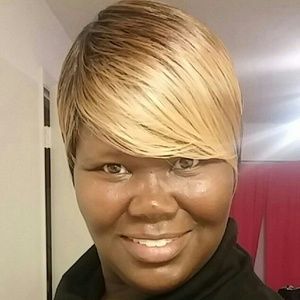 Meet your Posher, Dee