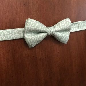 Vineyard vines boys bowtie