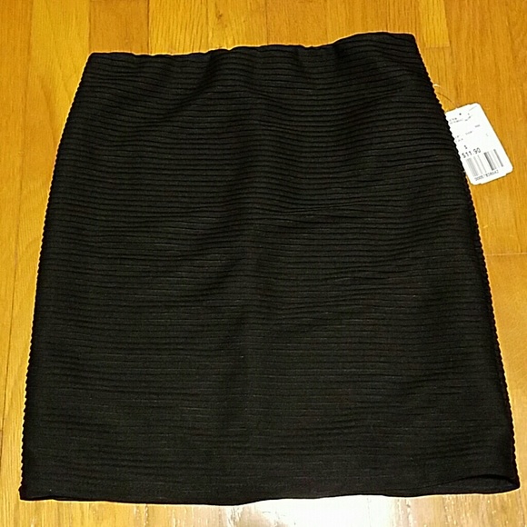 Adorable black mini skirt size small!! NWT! - Picture 1 of 4