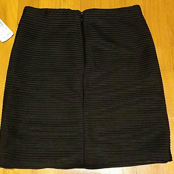 Adorable black mini skirt size small!! NWT! - Picture 3 of 4