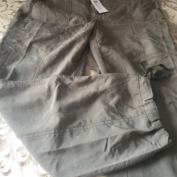 Cache Nice olive Capri never worn with tags