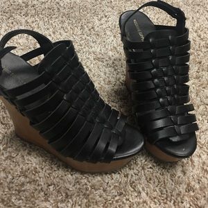Black wedges