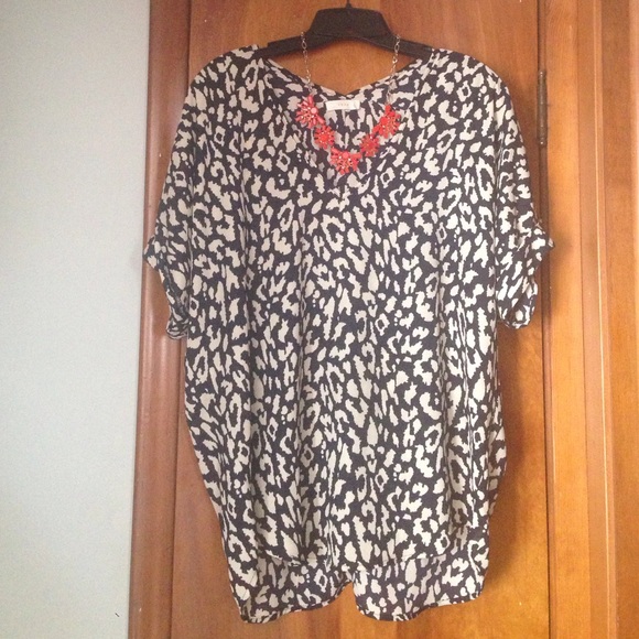 Francesca's Leopard Print Shirt Lush Large