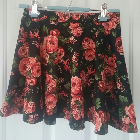 Wet Seal floral rose skirt