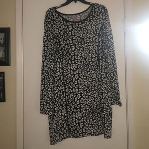 Cute form fitting printed dress