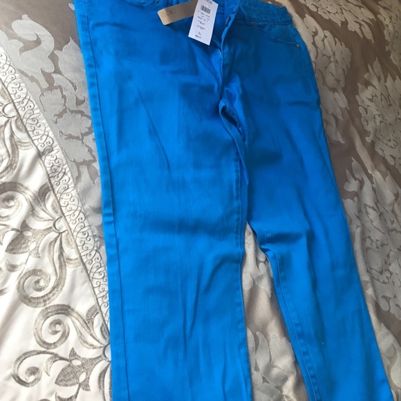 Cache jeans capri aqua never worn size 12