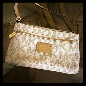 Michael kors wristlet