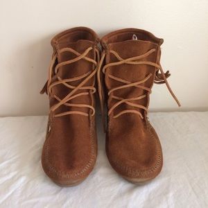 Minnetonka Fringe Tramper Boot