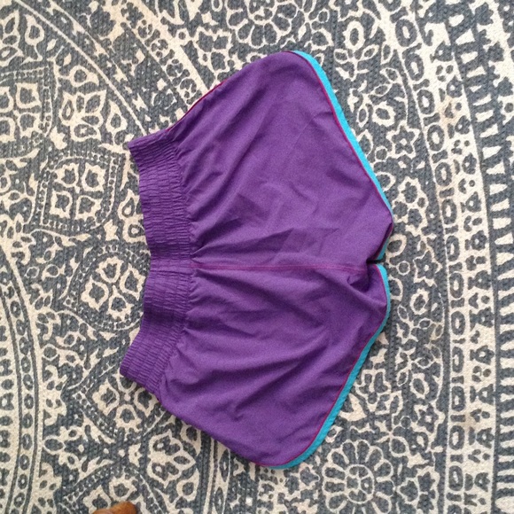 Under Armour athletic shorts - Picture 3 of 3