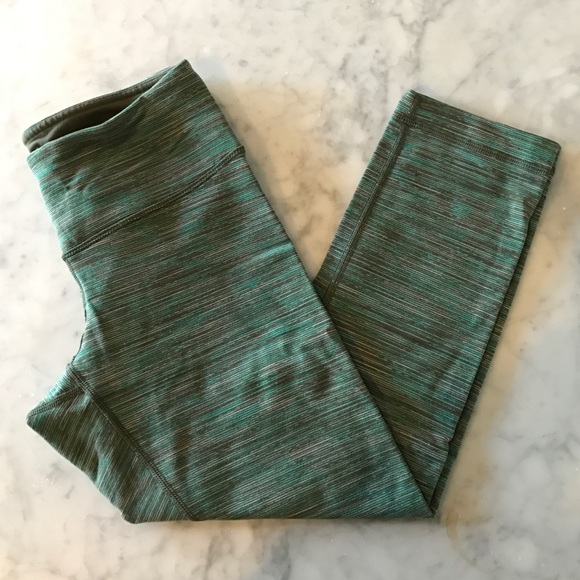 Lululemon space dye Wunder Under crop size 4