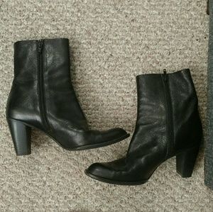 Stuart Weitzman Shoes - Stuart Weitzman Black Leather Booties Stuart Weitzman Shoes - Stuart Weitzman Black Leather Booties
