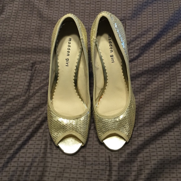 Madden Girl Gold Sequined pumps