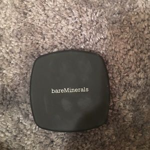 Bare minerals powder