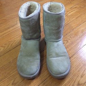 UGG Classic Short Sand Size 7